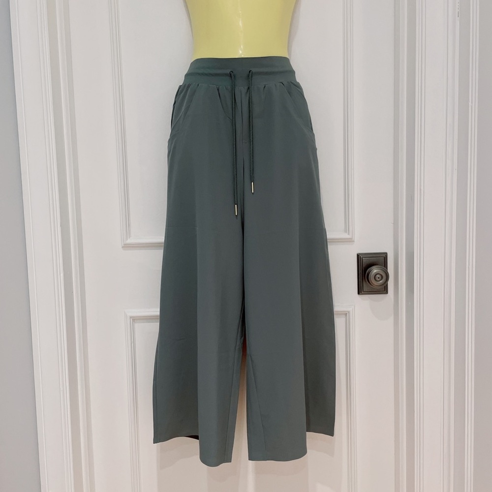 NWT** Under Armour Loose trend pant